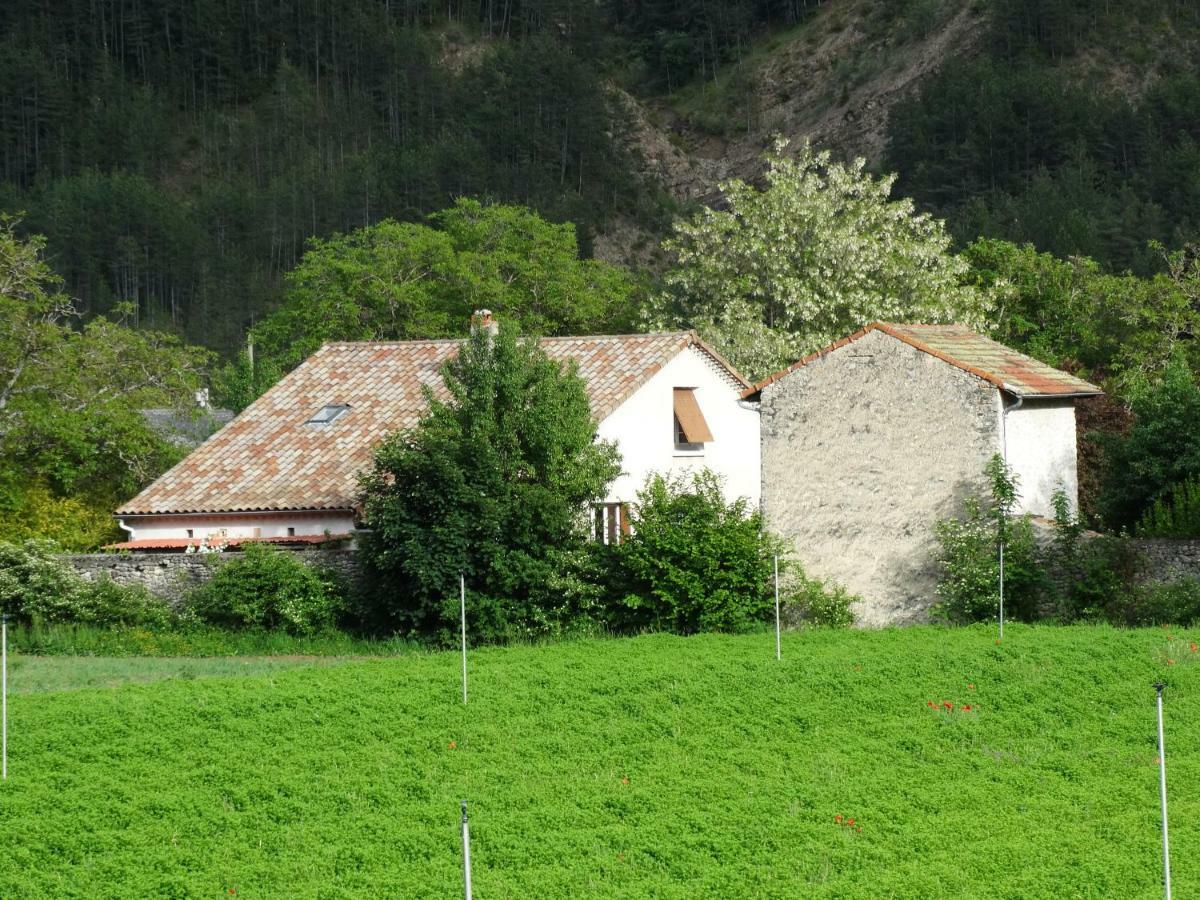 La Roulotte Villa Chatillon en Diois Bagian luar foto