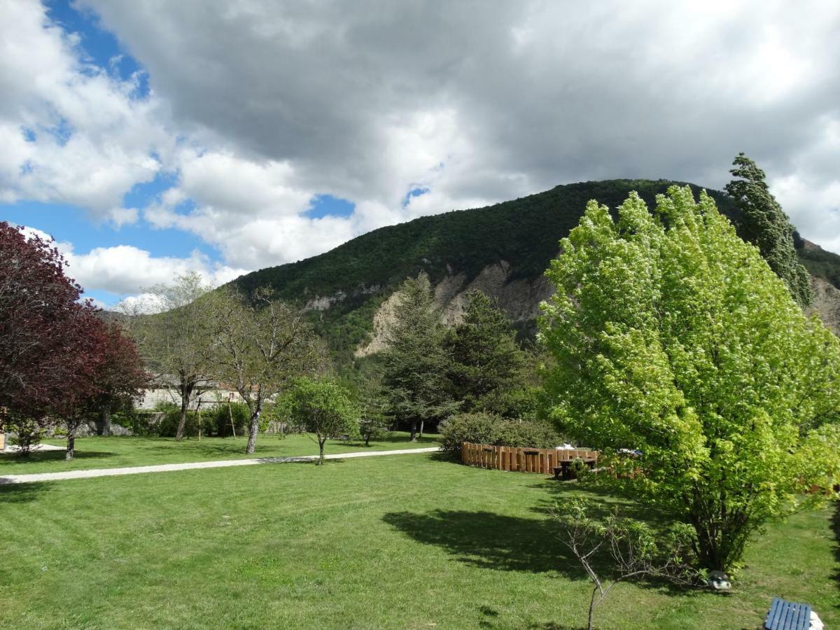 La Roulotte Villa Chatillon en Diois Bagian luar foto