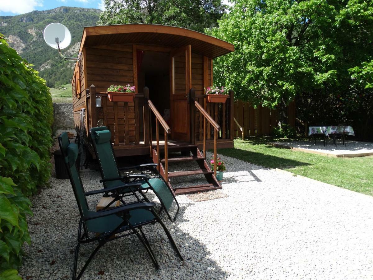 La Roulotte Villa Chatillon en Diois Bagian luar foto