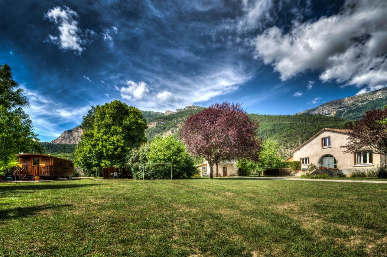 La Roulotte Villa Chatillon en Diois Bagian luar foto