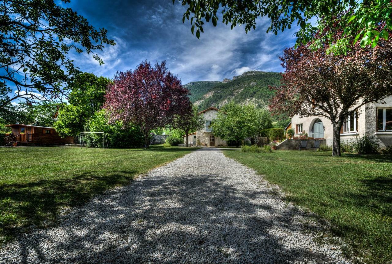 La Roulotte Villa Chatillon en Diois Bagian luar foto